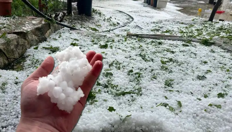 Haziran'da Dolu Sürprizi: Her Yeri Beyaz Bir Tabaka Kapatmıştı