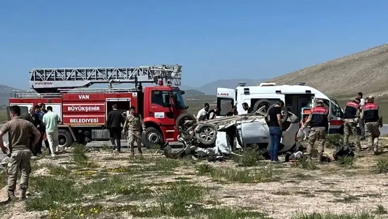 Van'da Feci Trafik Kazası: Dört Kişi Hayatını Kaybetti