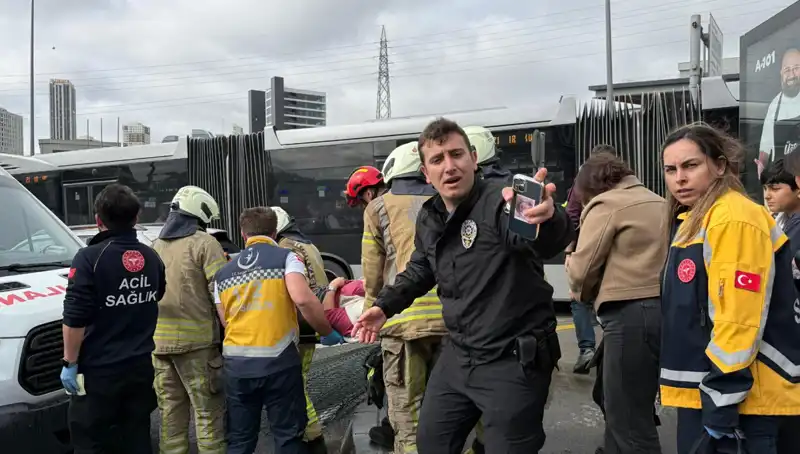 Metrobüs Kaza Yolunda Faciaya Dönüştü: Ölü ve Yaralılar Var
