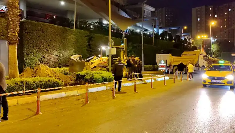 AVM Girişinde Doğalgaz Kaçağı Panik Yarattı: Son Gelişmeler