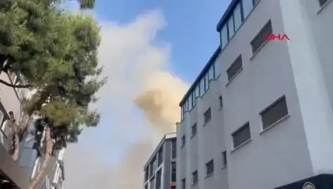 İstanbul’da 4 Katlı İş Merkezinde Yangın: Yangın Söndürme Çalışmaları Devam Ediyor