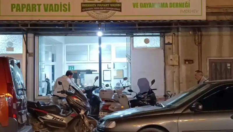 Korkunç Bıçaklı Kavga: Yerel Sokaklarda Bir Genç Ağır Yaralandı