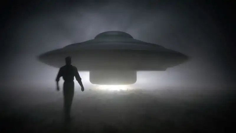 UFO Uzmanı, Uzaylıların Masum İnsanları Hedef Aldığını İddia Ediyor