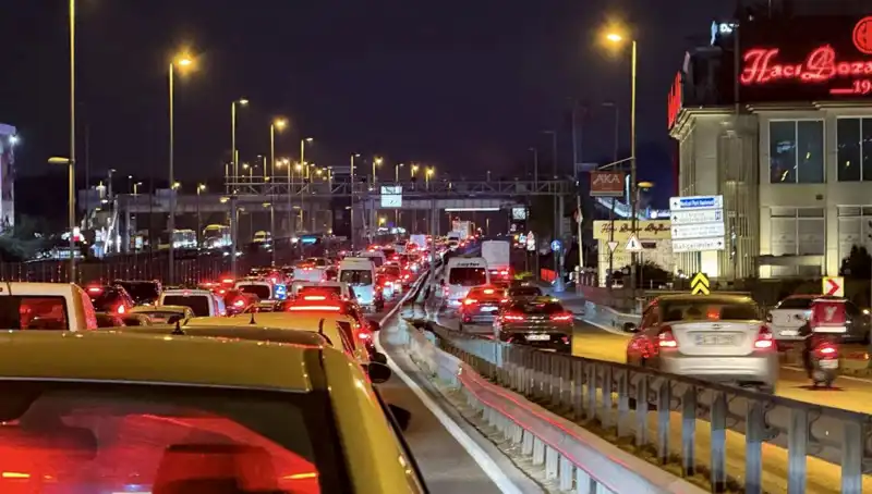 Yenibosna Metrobüs Yaya Üst Geçidinde Dev Proje Başladı