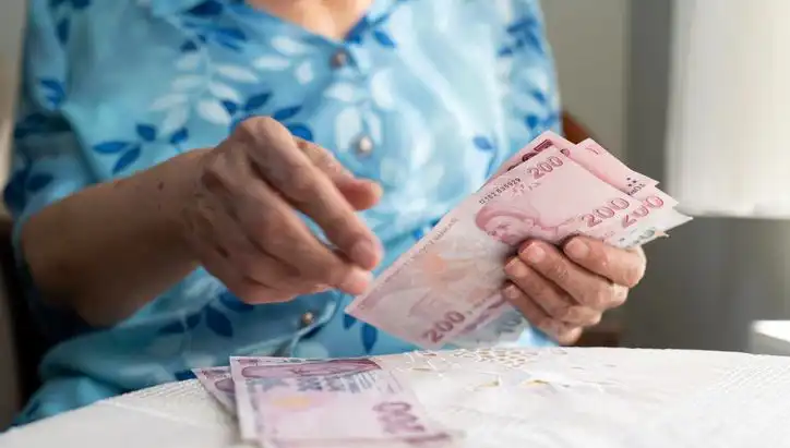 Emekliler Artık Dolandırıcıların Yeni Hedefi: İşte Korunma Yöntemleri