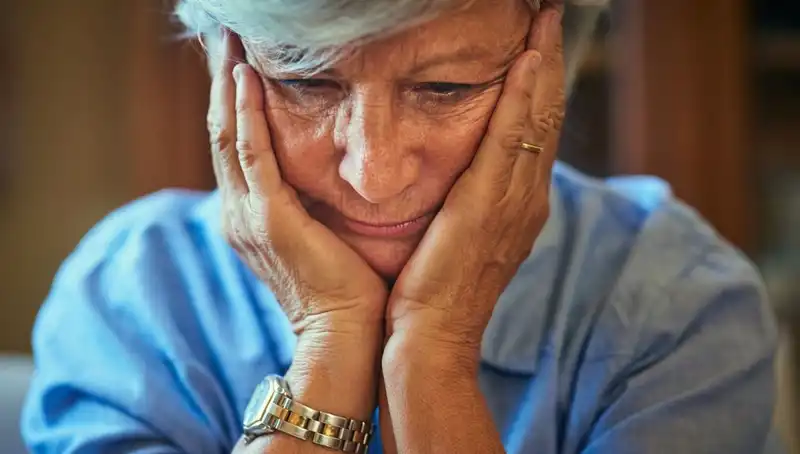 40'lı Yaşlarda Alzheimer: Stresin Gözden Kaçan Erken Uyarı İşaretleri