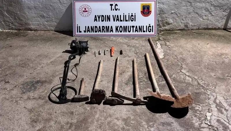 Aydın'da Kaçak Kazı Operasyonu: Suçüstü Yakayı Ele Verdiler