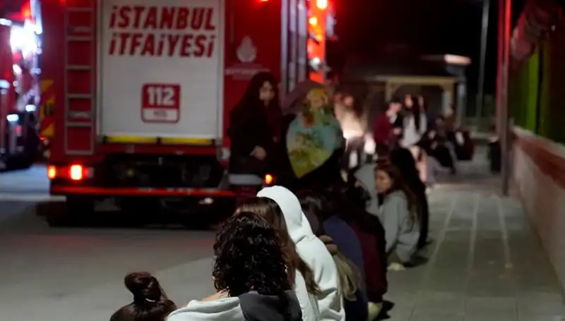 Kız Öğrenci Yurdunda Çıkan Yangın Panik Yarattı: 2500 Kişilik Yurt Boşaltıldı