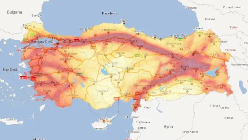 Evim Fay Hattı Üzerinde Mi? Türkiye'deki Deprem Riski Hakkında Bilmeniz Gerekenler