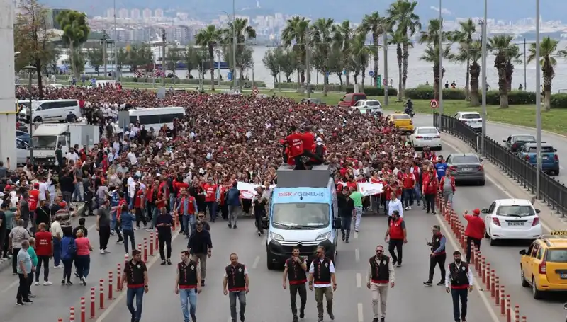 İzmir'de Grevdeki İşçiler 4. Gününde Taleplerini Yükseltiyor