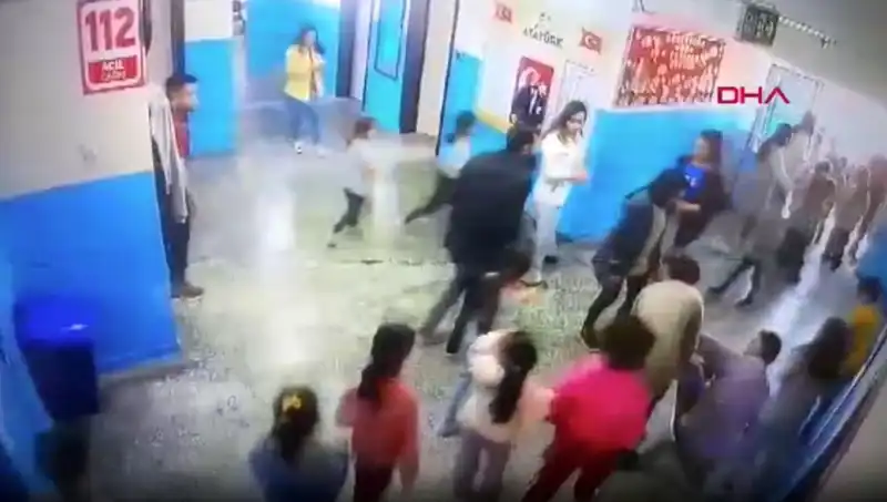 Müdür Yardımcısının Cesareti: Bayılan Öğrenciyi Hayata Döndürdü