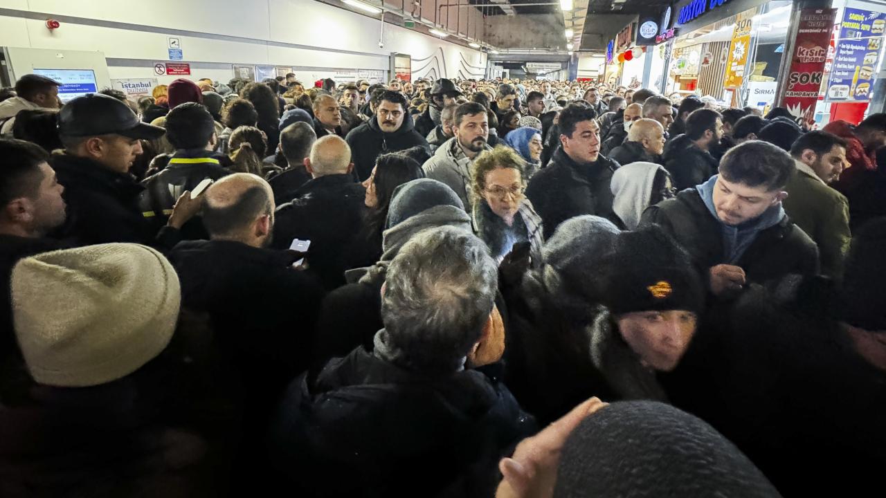 İstanbul'da Kar Yağışı Hayatı Olumsuz Etkiliyor