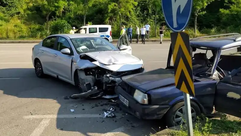 Görele'de Büyükanne Kazası: Sürücü Araç Camından Fırladı, Hayatını Kaybetti