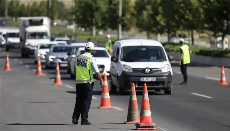 Tünel Kapandı! Trafik Kontrolsüz İleriye Doğru İlerliyor