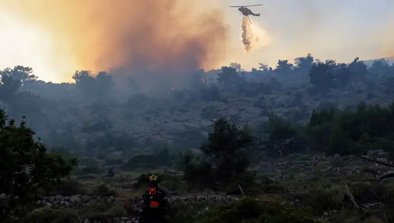 Eğriboz Adası’nda Korkutan Orman Yangını: İki Köy Acil Tahliye Edildi