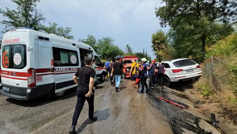 Sakarya'da Korkunç Kaza! Kamyonet ile Cip Çarpıştı, 5 Yaralı