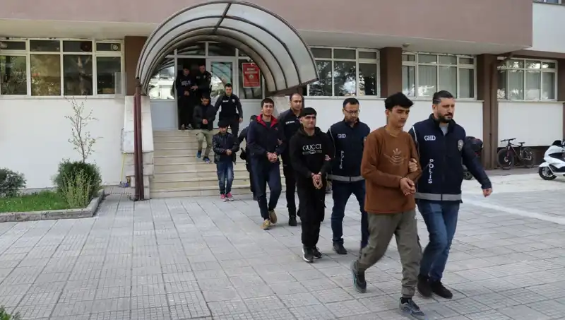 İki İlde Düzensiz Göçmen Yakalanması: Hedef Neden Artıyor?
