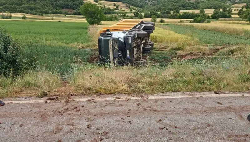 Tokat’ta Feci Kaza: Devrilen Kamyonun Şoförü Hayatını Kaybetti
