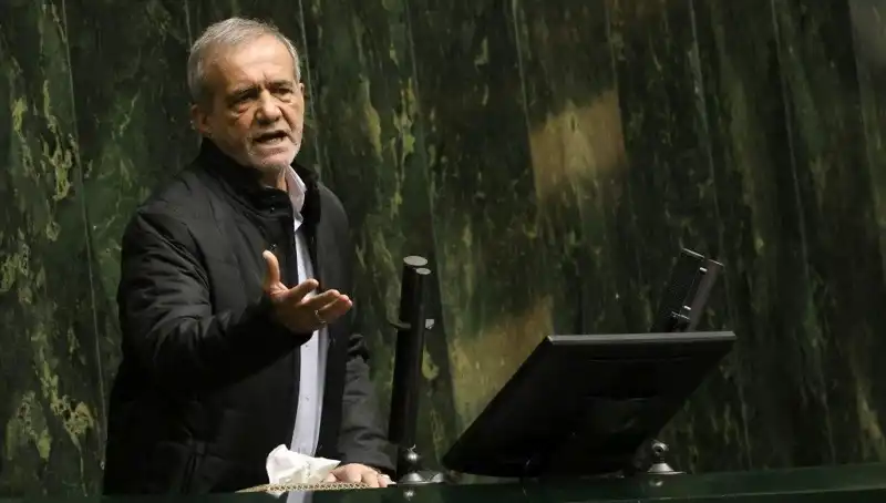 İran Cumhurbaşkanı Yardımcısının Lüks Gezi Tartışmaları: Görevden Alma Kararı
