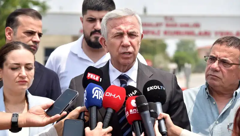 Mansur Yavaş, Muhittin Böcek’i Ziyaret Etti: İş Birlikleri ve Projeler Hakkında Görüşmeler Yapıldı