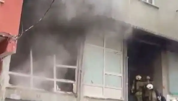 İstanbul'da Beş Katlı Binada Patlayan Yangın: Olayı Saran Korku ve Panik