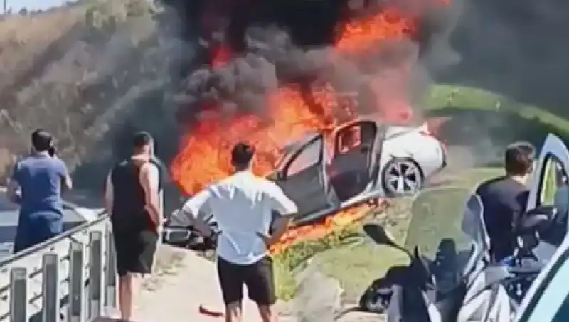 TEM Otoyolu’nda Feci Kaza: Otomobil Kısa Sürede Alev Alev Yandı