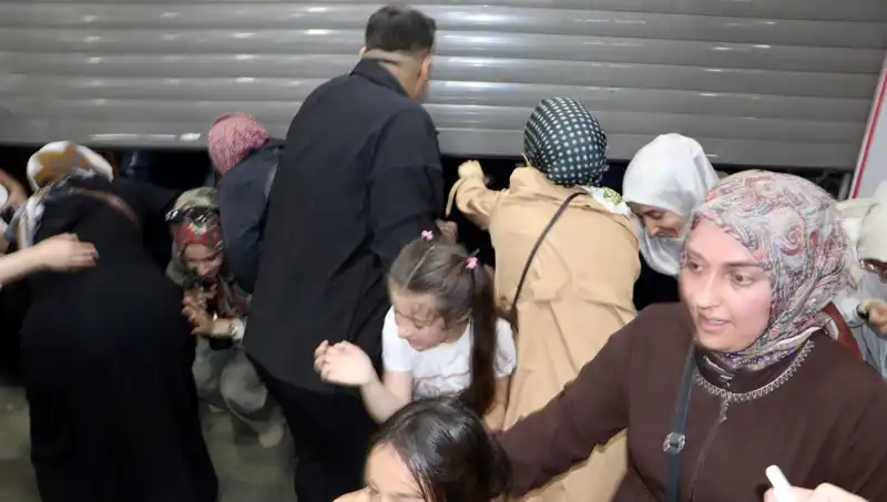 Alışveriş Merkezinde Yüzde 50 İndirim Fırsatı: İzdihamı Kaçırmayın!