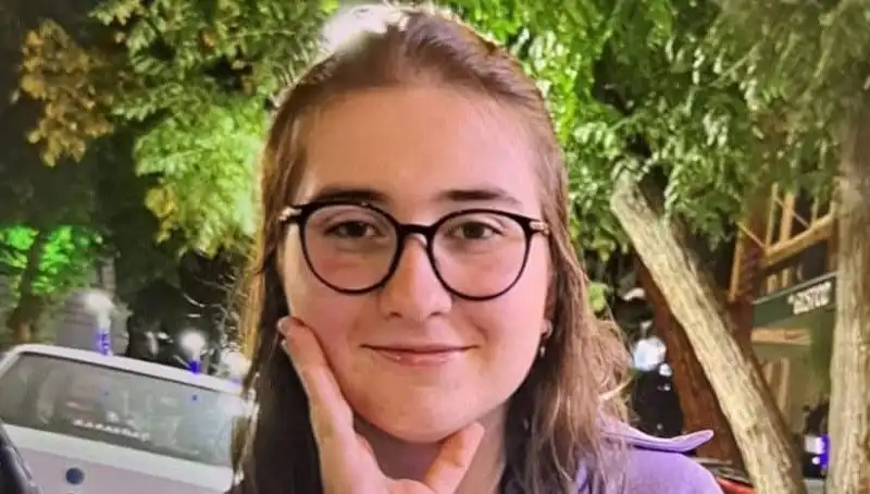 Çanakkale'de Lise Öğrencisi Ayşegül'ün Gizemli Kayboluşu: Arama Çalışmaları Devam Ediyor