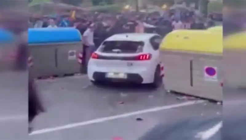 Taraftarların Arasına Daldı: Araç Kazası 13 Kişiyi Yaraladı