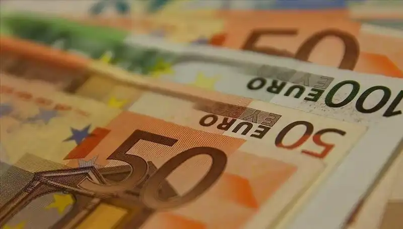Euro, Tüm Zamanların Zirvesinden Gerileyerek Dikkatleri Üzerine Çekti