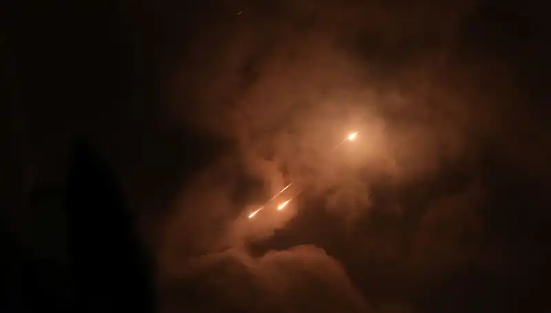 İran’ın Gece Saldırıları: Füzelerin Ateşlenme Saatlerinin Arkasında Ne Var?