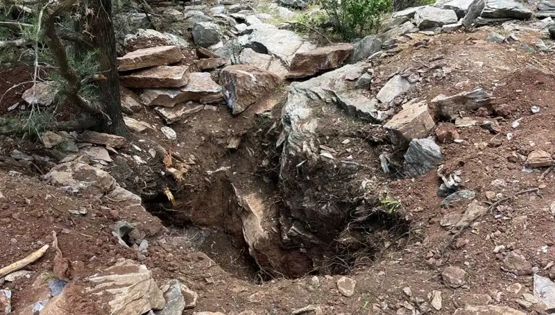 Eski Vali ve Emekli Albay Define Ararken Yakalandı: Olayın Sır Perdesi Aralanıyor