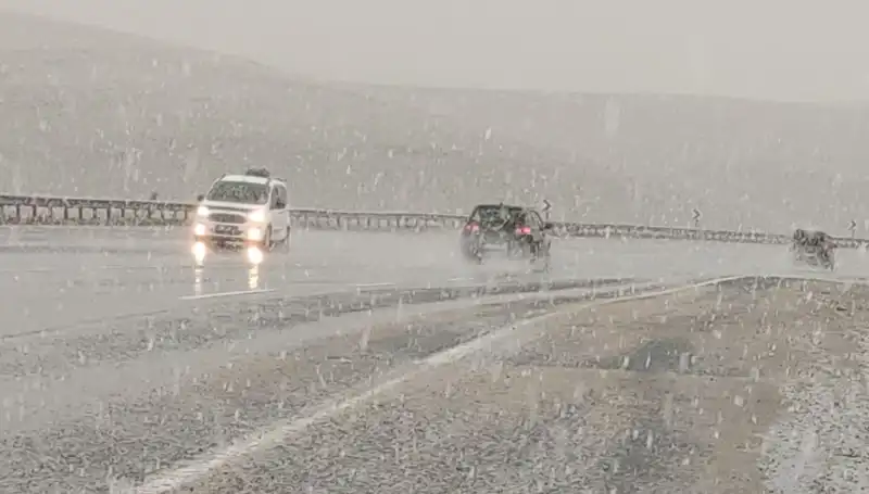 : Nisan Ayında Kar Sürprizi! Bahar Beklentileri Yerini Kışa Bıraktı