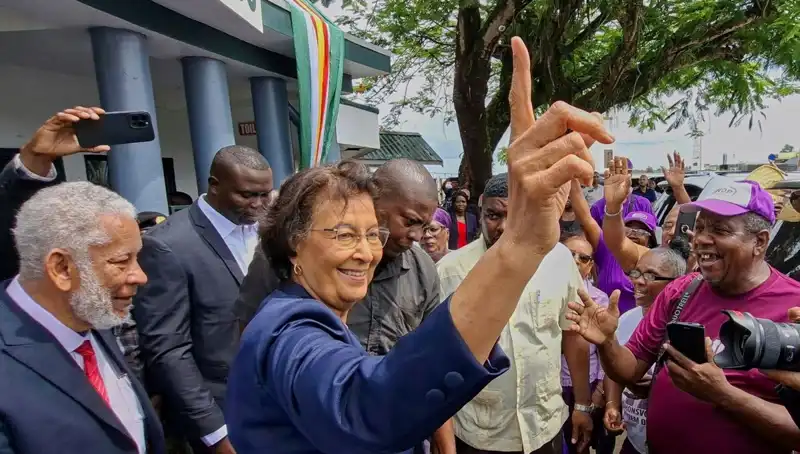 Surinam'da Tarihi Bir Değişim: İlk Kadın Devlet Başkanı Göreve Geldi