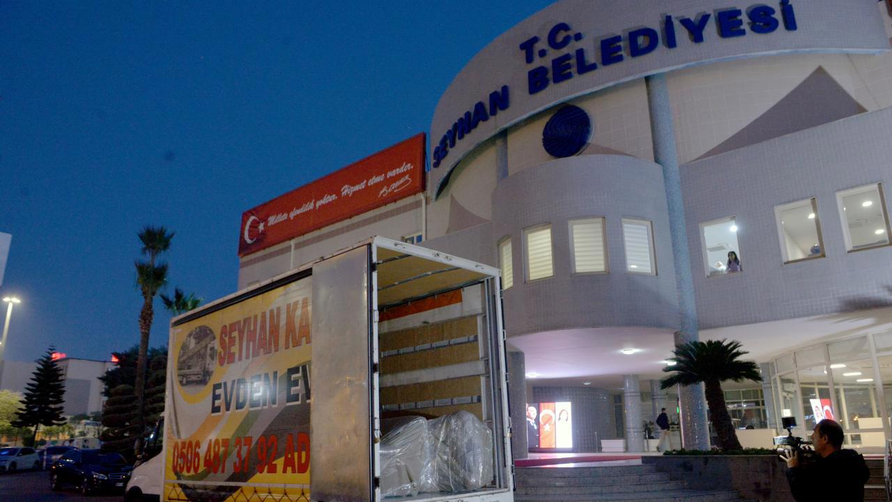 Seyhan Belediyesine Devlet Bankası Tarafından Haciz Kararı Alındı