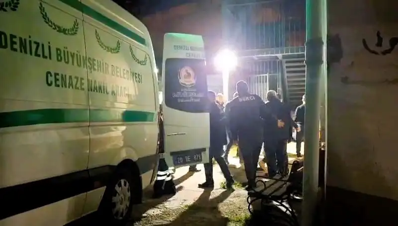 Yem Karma Makinesine Düşen Besici, Hayatını Kaybetti