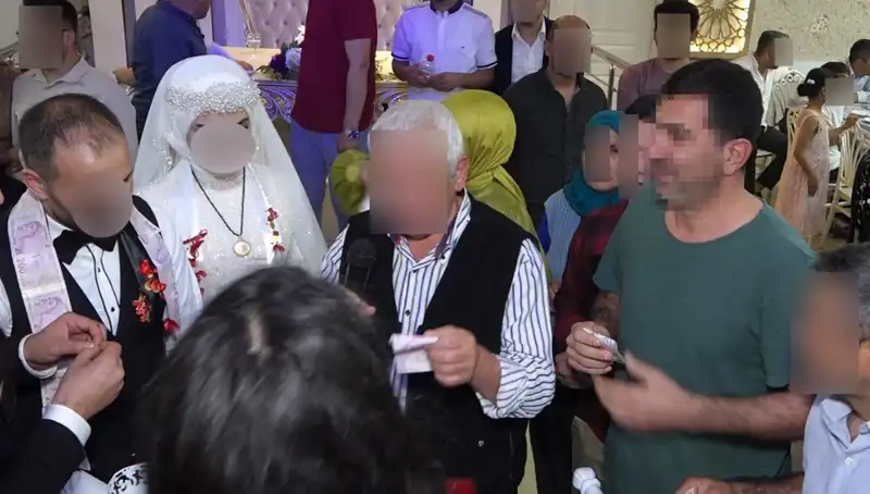Davetsiz Düğün Misafiri: Pasta Yedi, Takıları Çaldı