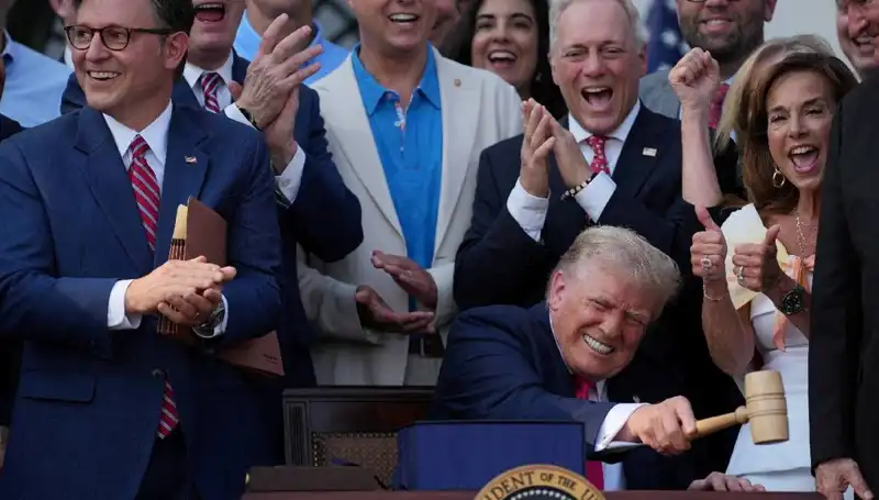 Trump’tan Tarihi Adım: "Büyük, Güzel Yasa Tasarısı" İmzalandı