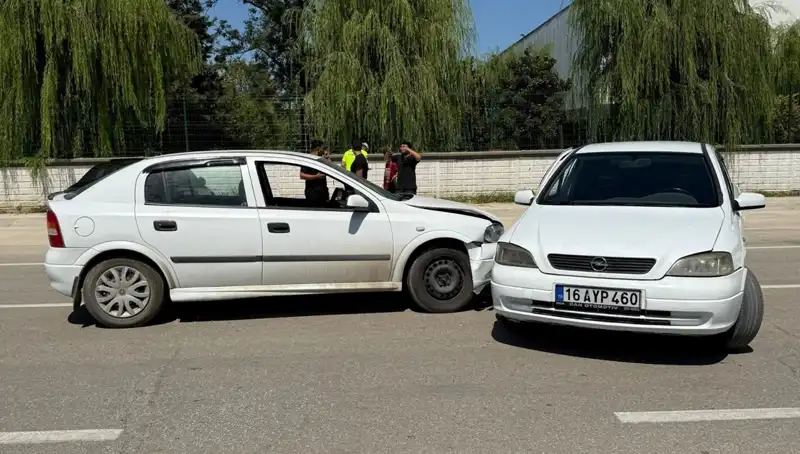 İki Araç Çarpıştı: Korkutan Kaza ve Yaralılar Hayat Mücadelesi Veriyor