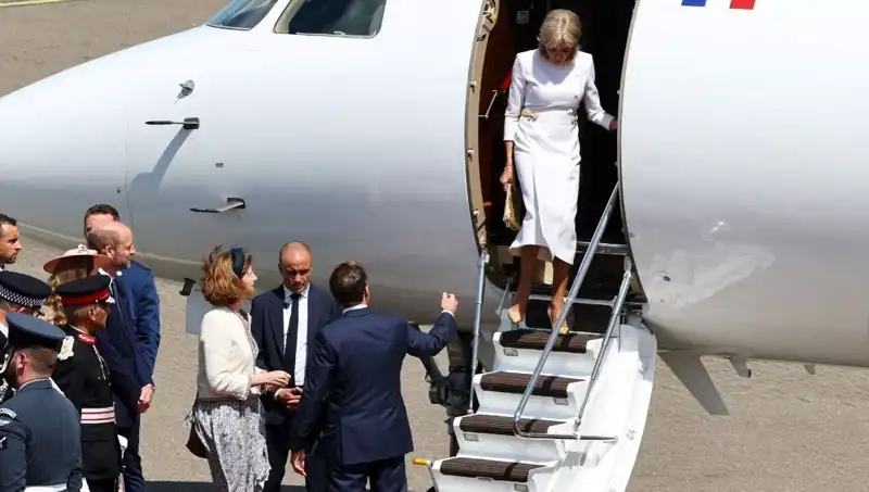 Macron Çiftinde Yeni Bir Kriz: Eşi Görmezden Geldi, Elini Uzattı