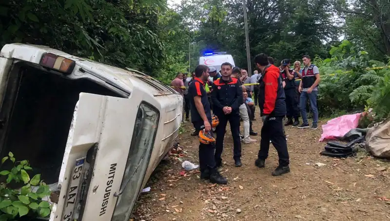 Rize'de Minibüs Yamaçtan Yuvarlandı: Trajik Kaza Sonrası İki Can Gitti