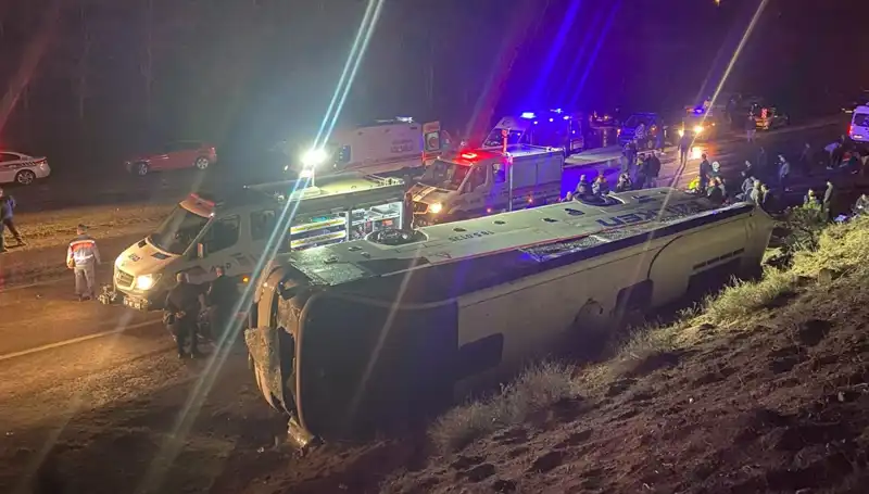 İşçi Servisi Feci Kaza: 23 Kişi Yaralandı!