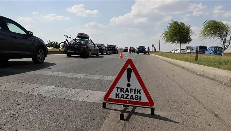 Adana'da Feci Kaza: Kamyon ve Otomobil Çarpıştı, Can Kaybı ve Yaralı Var