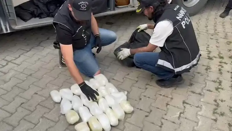 Yolcu Valizinden Çıkan 13 Kilo Metamfetamin Şok Edici Detaylarıyla Ortaya Çıktı